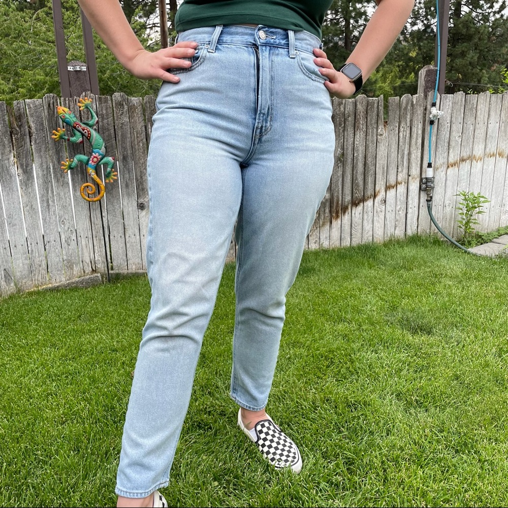 American Eagle Light Wash Mom Jeans